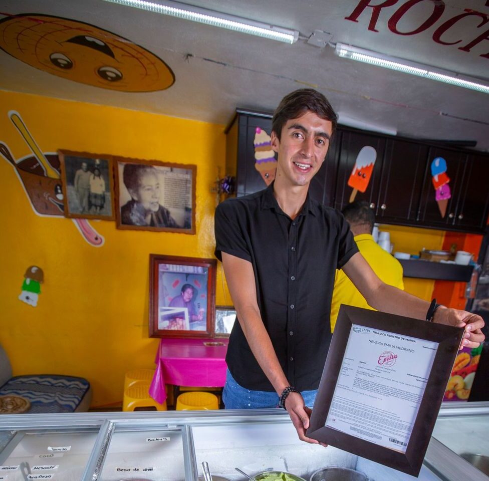 Arturo Villafuerte González, alumno UAEMéx, registra marca de helados artesanales en Atlacomulco