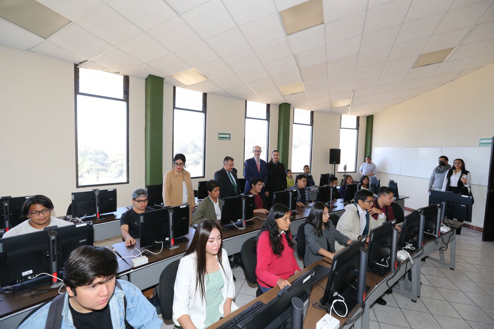 ??️ Apoya UAEMéx a espacios universitarios con Programa de Renovación de Equipos de Cómputo