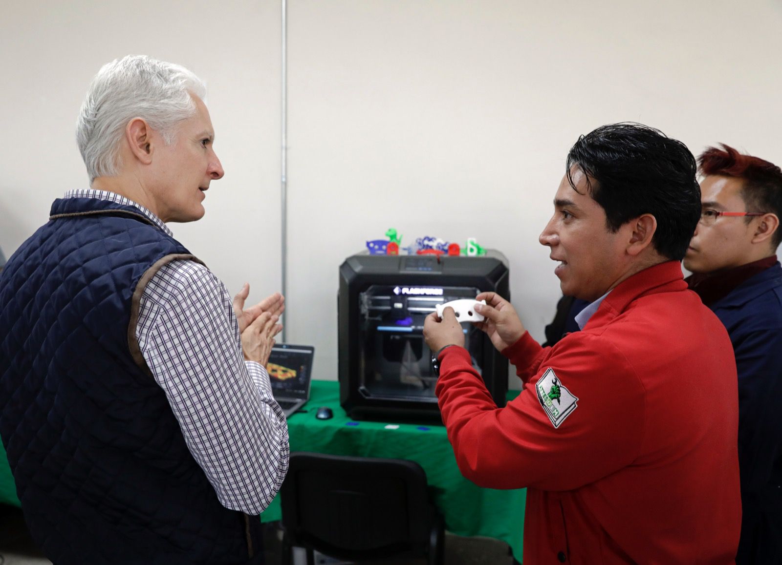 CONTRIBUYEN REDES DE COLABORACIÓN ENTRE ACADEMIA E INDUSTRIA A MEJORAR EDUCACIÓN SUPERIOR