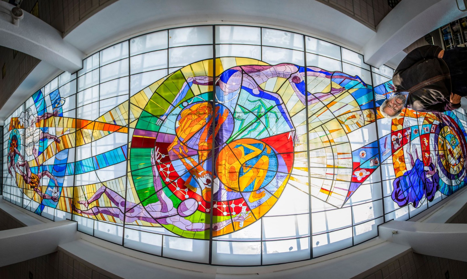 🟢🟡“Del rito a la ciencia”, vitral de la UAEMéx que refleja la evolución de saberes y conocimiento médico