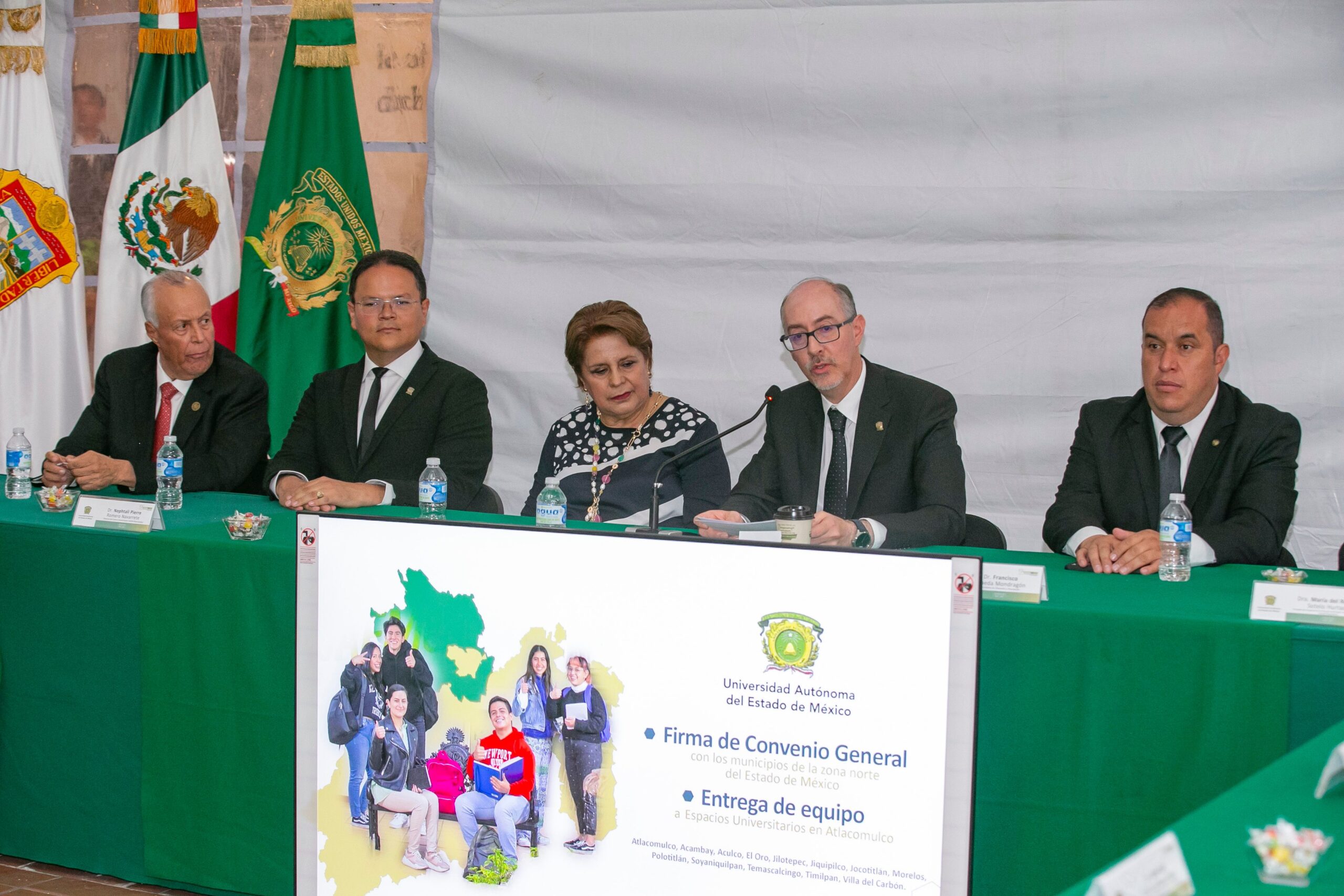 El Rector de la UAEMéx, Carlos Eduardo Barrera, firmó convenios de colaboración con 13 municipios del norte de la entidad, para impulsar el desarrollo de la región.