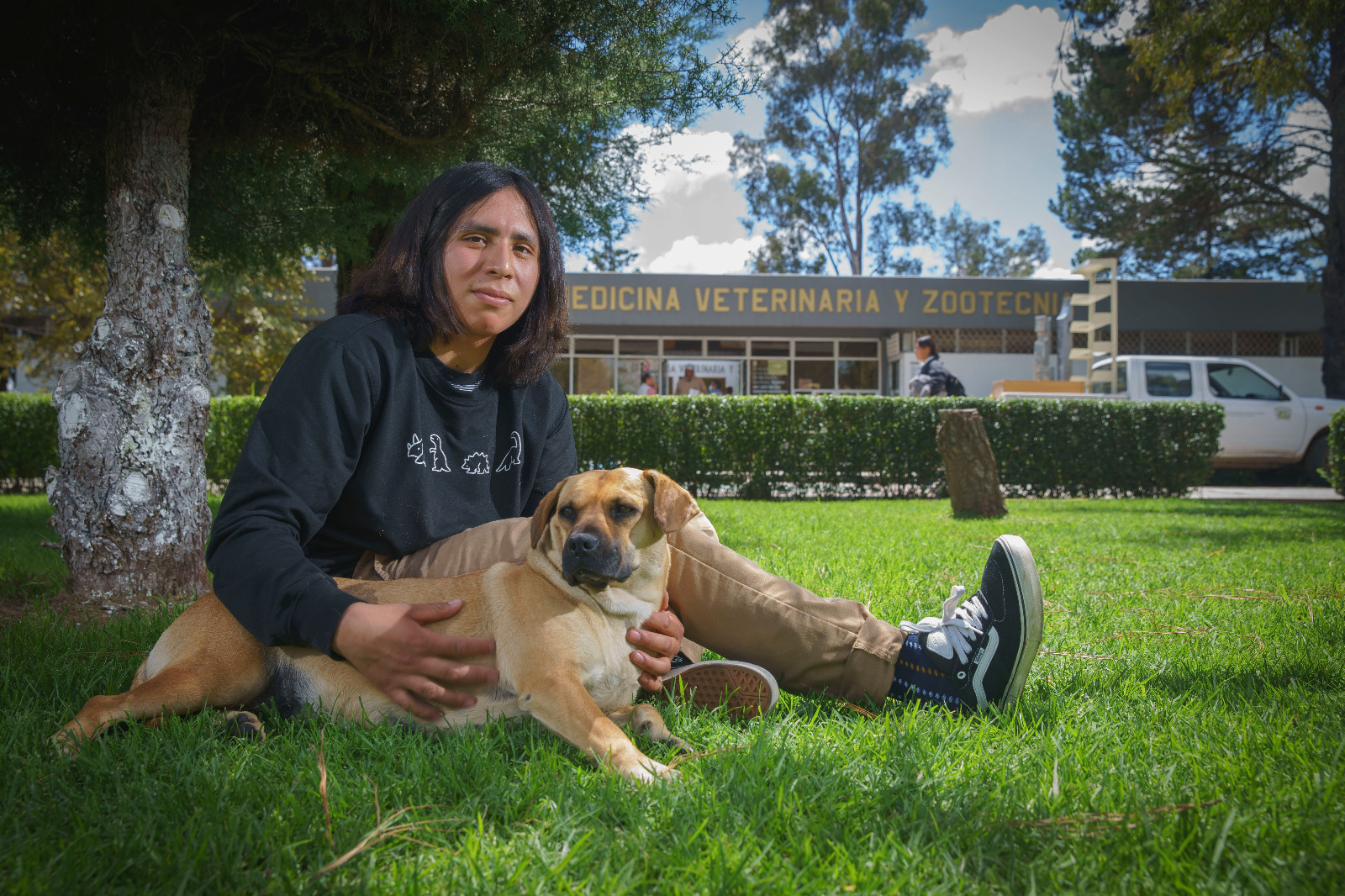 🐾🐕🦺 Alfredo Martínez, estudiante UAEMéx, rehabilita conductas caninas reforzadas por el ser humano
