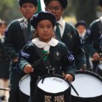 Bella estampa de la participación infantil en el desfile.