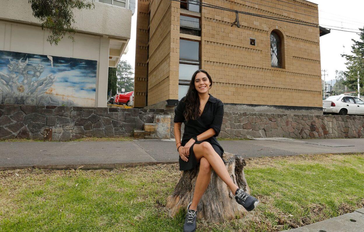 Karen Kerstin Poulain Jimenez, egresada de la licenciatura en Arquitectura de la Facultad de Arquitectura y Diseño de la UAEMéx