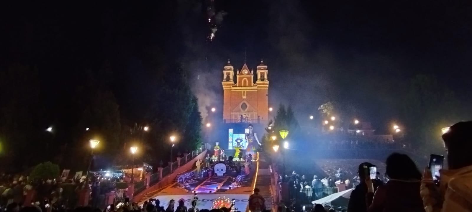 La iglesia del Calvario, en el Pueblo Mágico de Metepec, en la inauguración de la Ofrenda Monumental.
