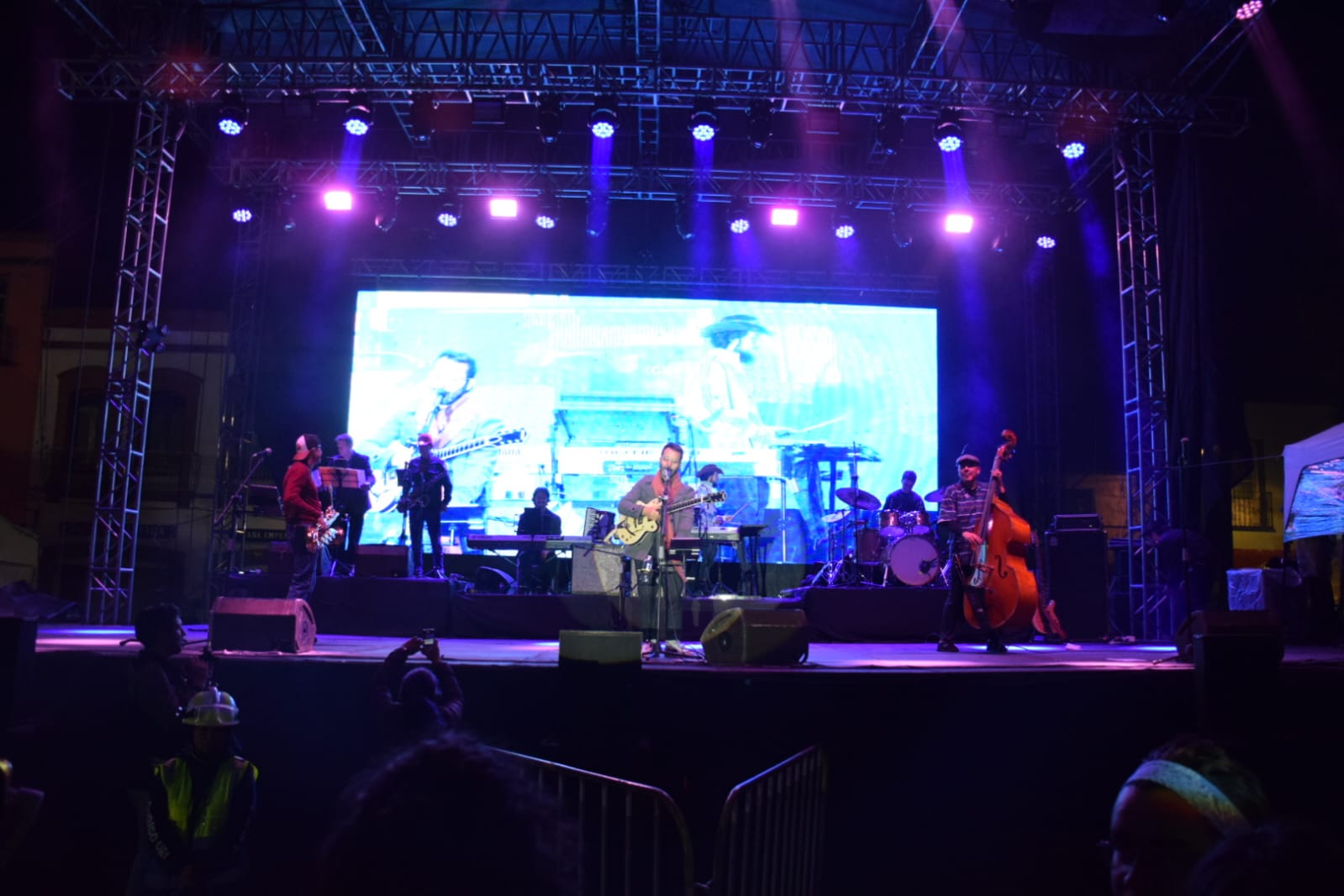 Paté de Fua hizo las delicias de los asistentes a su concierto de Tango-Jazz, en el principal escenario de QUIMERA, la Plaza Juárez de Metepec.