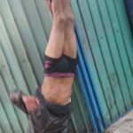 Así se quedó el ratero, donde lo golpearon los vecinos, y de donde fue rescatado y detenido por la Policía Municipal de Metepec. NOV 2. 2023