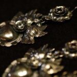 No podía ser de otra forma; artesanías de plata en Plateros, San Felipe del Progreso, parahacer un regalo de calidad en esta Navidad.