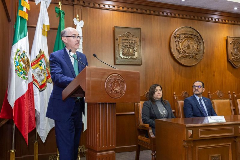 🧑🏽‍🏫🧑🏽‍💻👩🏽‍🔬 La UAEMéx comprometida con el desarrollo y bienestar de su personal