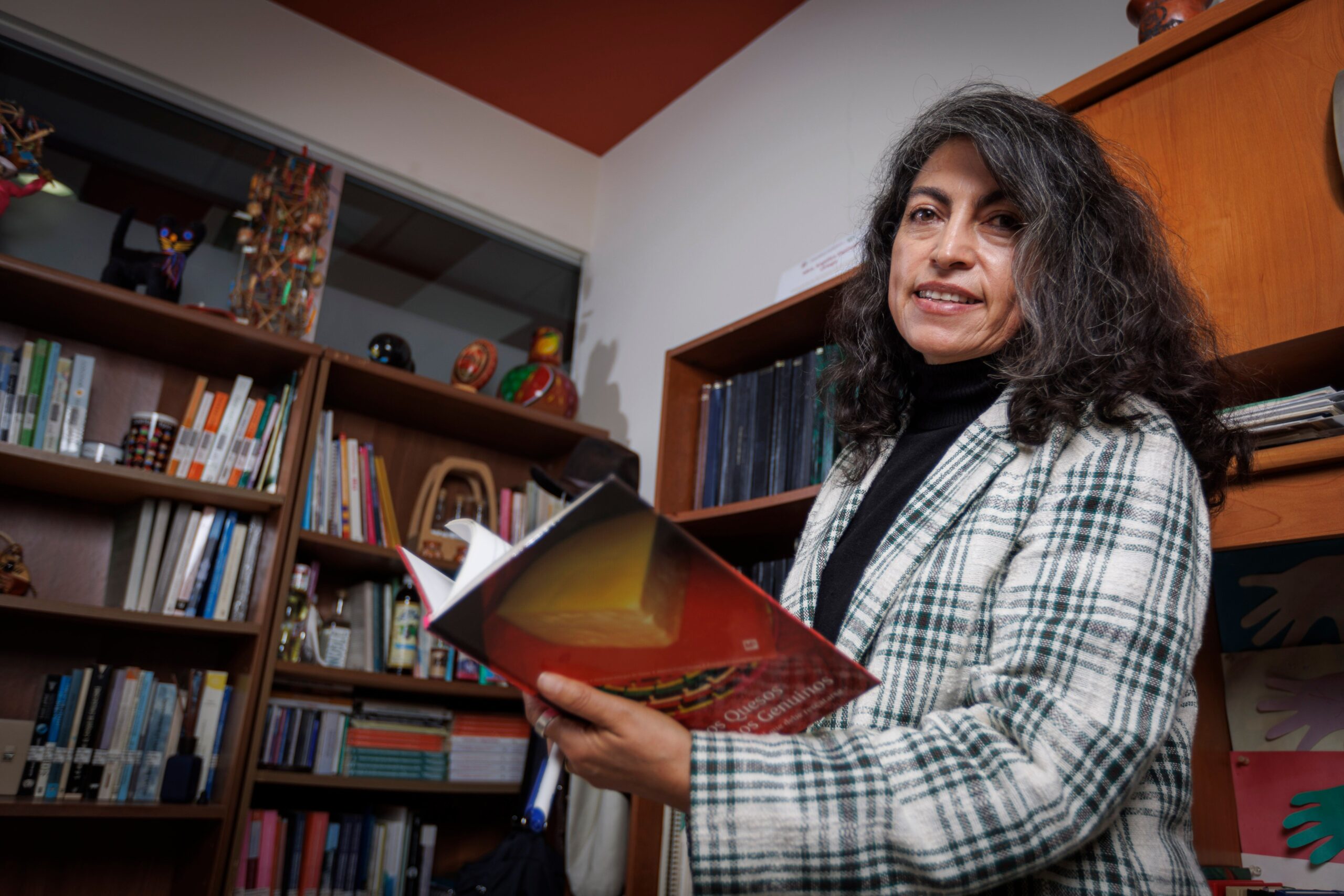 Angélica Espinoza Ortega, investigadora de la UAEMéx habla de los retos de productores de lácteos de Aculco.