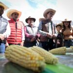 El presidente Municipal de Almoloya d Juárez, Óscar Sánchez, realizó el SEgundo Foro del Maíz, al cual asistieron cerca de cinco mil productores.