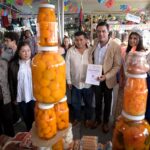 Recorrido Feria de Almoloya de Juárez 2024. Las deliciosas conservas de frutas se encuentran también en esta Feria que recorrió el Presidente Municipal con el Cabildo.