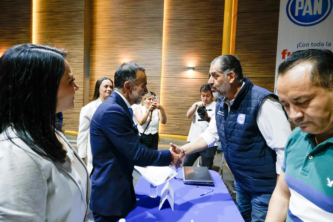 FERNANDO FLORES SE REGISTRA FORMALMENTE COMO ASPIRANTE A LA REELECCIÓN POR  METEPEC