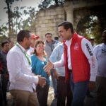 Almoloya de Juárez, Méx. El candidato a un segundo período como Presidente Municipal, escuchó y recibió el apoyo de los taxistas del municipio.