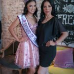 Dafne Maximé Torrescano García, Miss Beauty, con la Directora de la organización Miss Teenager Estado de México.
