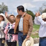 Estamos cumpliendo y vamos por más, dijo el presidente municipal Óscar Sánchez, en gira de trabajo por la región 9 de Almoloya de Juárez