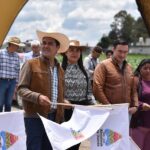 Óscar Sánchez García, presidente municipal de Almoloya de Juárez entregó obras en San Francisco Tlacilalcalpan.