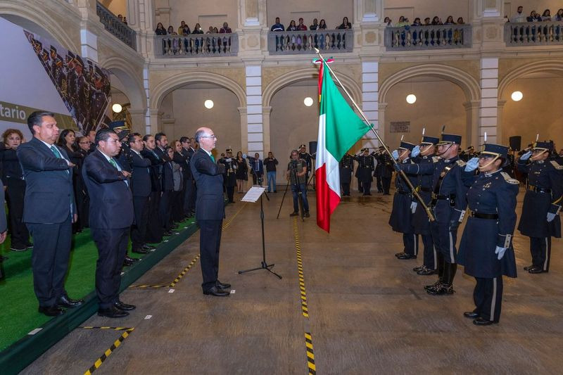 En la UAEMéx existe amor por la patria, respeto a los símbolos patrios y honor hacia los próceres que nos heredaron esta nación, dijo el Rector.
