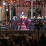 El momento del mensaje de Fernando Flores Fernández a los metepequenses reunidos en la Plaza Juárez