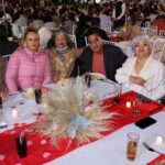 Familias unidas ante la convocatoria del Gobierno Municipal a festejar el Día del Amor y la Amistad.