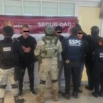 Delincuentes custodiados por los elementos policíacos.