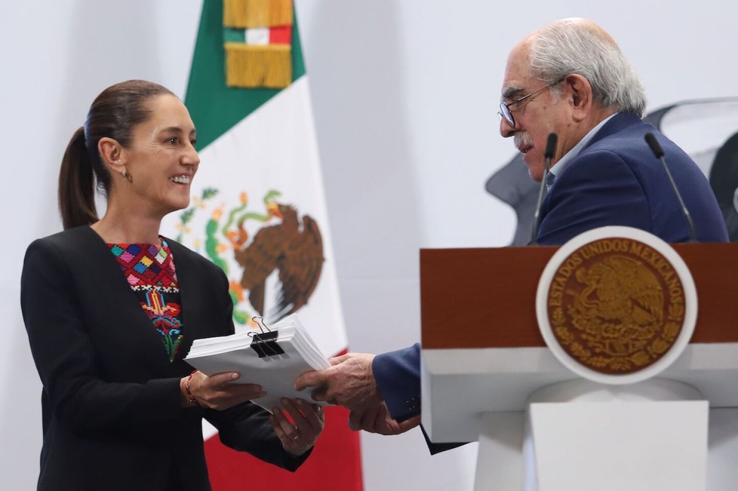 Avanza reforma electoral de Sheinbaum/ Maullidos Urbanos