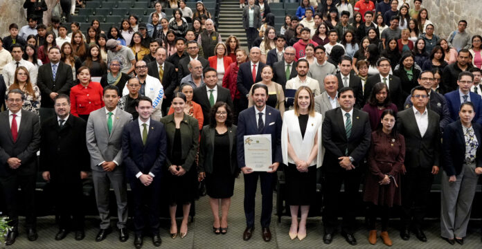 Con la Rectora UAEMéx luego de la conferencia magistral “La Reforma a la Ley Universitaria desde la Perspectiva de los Derechos Humanos”.