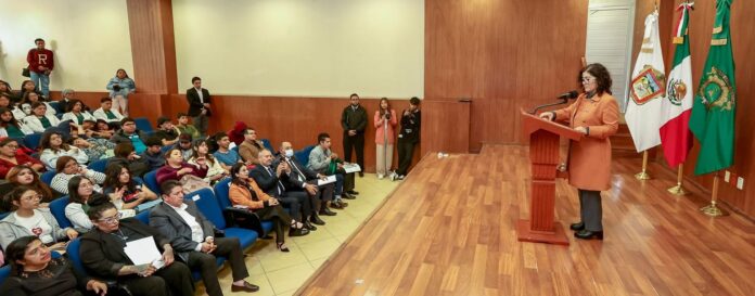 la violencia contra las mujeres que ocurre porque existen entornos que la permiten, condiciones que la propician y silencios que la sostienen.