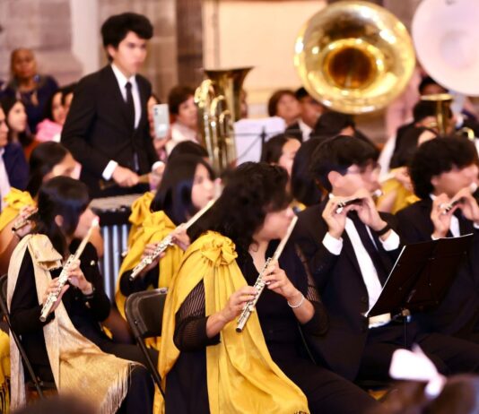 Banda Universitaria de Marcha de la UAEMéx ofreció concierto navideño en catedral de Tenancingo