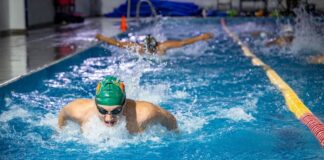 Yael Emiliano Nava Villa, estudiante de la UAEMéx, promesa de la natación universitaria