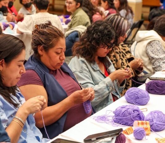 Tejer por la igualdad: con acción textil colectiva arranca la UAEMÉX actividades rumbo al 8M