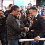 El Presidente Municipal de Metepec, Fernando Flores, entrega el Bando Munifipal 2026, a delegados y COPACI´S.