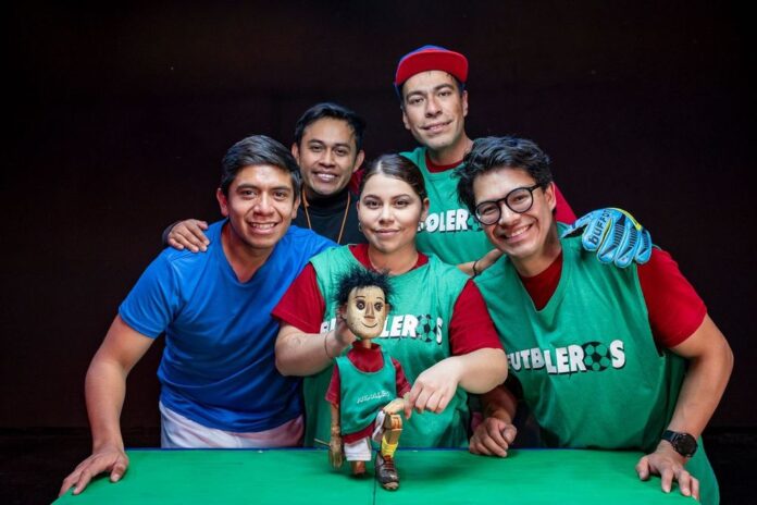 La CUT en colaboración con la Compañía Quijotes Teatro, presenta la obra Futboleros