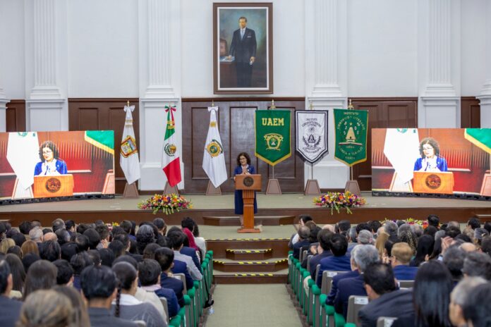 Rinde su primer Informe de Labores la Rectora Martha Patricia Zarza Delgado, antela Comunidad Universitaria y la Gobernadora