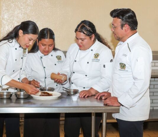 Alumnas de la UAEMéx logran segundo lugar en Concurso del Taco 2026