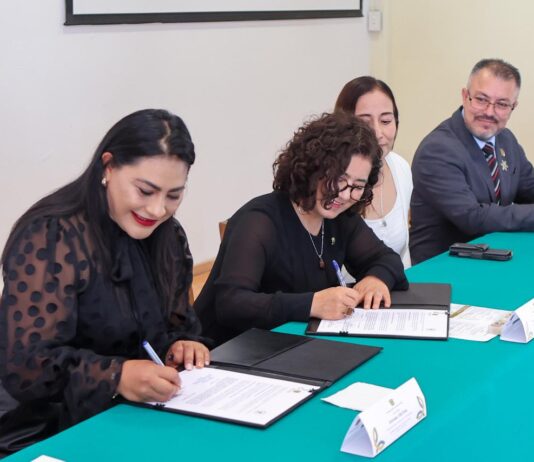 La UAEMéx refuerza apoyo al estudiantado con convenio y entrega de Potrobús en Temascaltepec