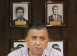 Comerciantes de Los Reyes La Paz denuncian a Juan José Cerda Cerón y José Antonio Méndez Castañeda por cobros «extraños» y ocupación de vía pública.