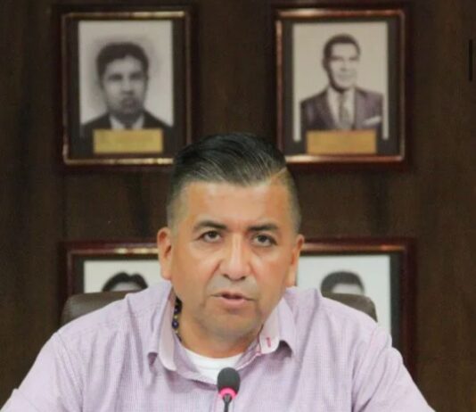 Comerciantes de Los Reyes La Paz denuncian a Juan José Cerda Cerón y José Antonio Méndez Castañeda por cobros «extraños» y ocupación de vía pública.