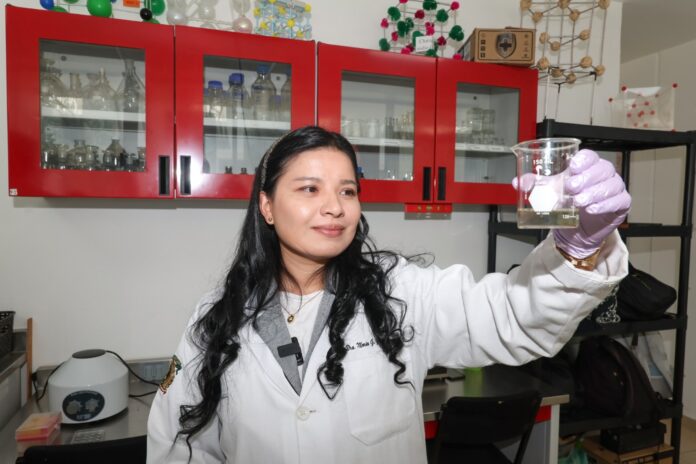 La investigadora combina combina el desarrollo científico con la promoción de la ciencia entre niñas y jóvenes