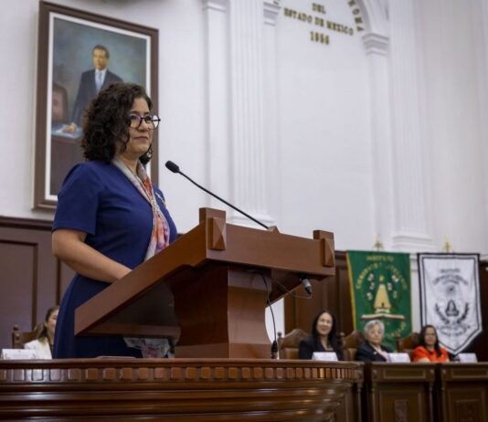 Reconoce UAEMéx a su comunidad docente por su compromiso y años de servicio