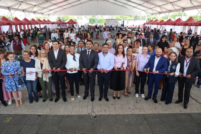 Al día de hoy tenemos 952 mil trámites y servicios que han beneficiado a más de 345 mil familias mexiquenses, hemos cubierto desde luego 100 por ciento el territorio del estadodijo Gege