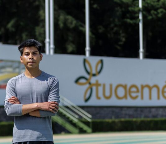 Isaac Porcayo Villarreal de la UAEMéx obtiene medalla de plata en medio maratón de marcha