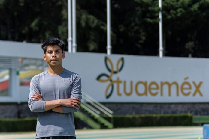 Isaac Porcayo Villarreal, conquistó la medalla de plata en la prueba de medio maratón marcha en los campeonatos ANUIES.