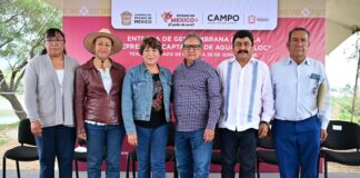 Gobernadora Delfina Gómez entrega geomembrana para almacenar más de 50 millones de litros de agua en Texcoco; beneficia a productores de flor