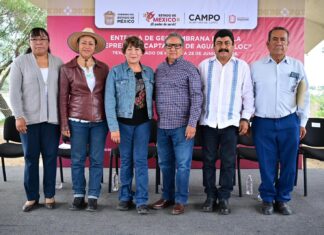 Gobernadora Delfina Gómez entrega geomembrana para almacenar más de 50 millones de litros de agua en Texcoco; beneficia a productores de flor
