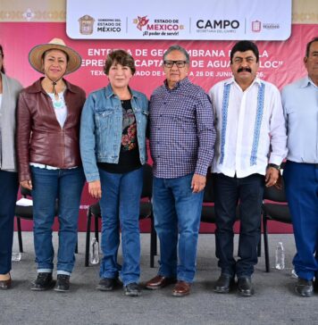 Gobernadora Delfina Gómez entrega geomembrana para almacenar más de 50 millones de litros de agua en Texcoco; beneficia a productores de flor