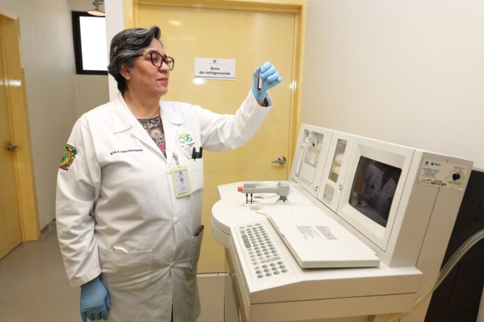 Alicia Lucero Peña Martínez química farmacéutica bióloga y responsable sanitaria del Laboratorio de Análisis Bioquímicos Clínicos .