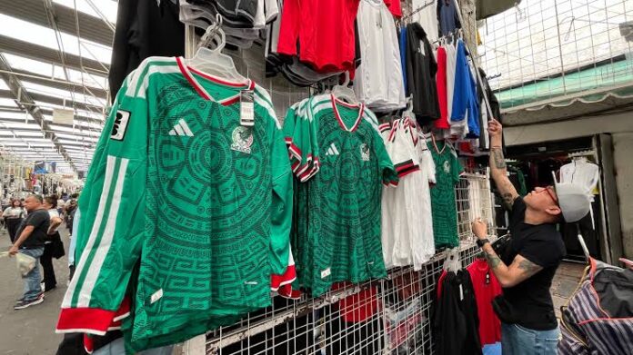 Maullidos 10 julio 26 Bajan ventas relacionadas con el Mundial, como las camisetas oficiales.