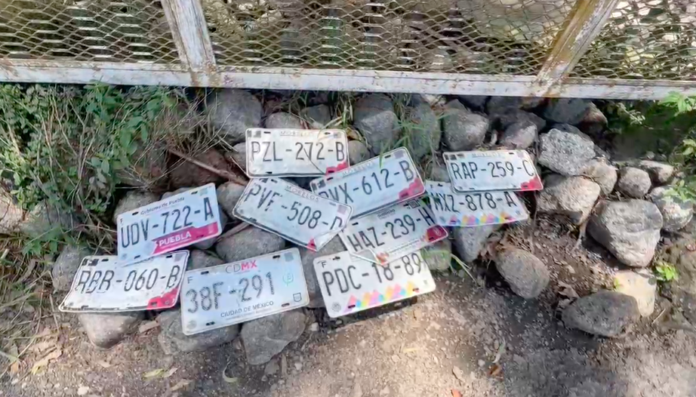 Maullidos 13 julio 26 se pierden las placas de autos por los aguaceros