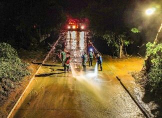 El Gobierno del EdoMéx concluye limpieza de la carretera y realiza jornada de salud en Temascaltepec, tras afectaciones por lluvias del domingo